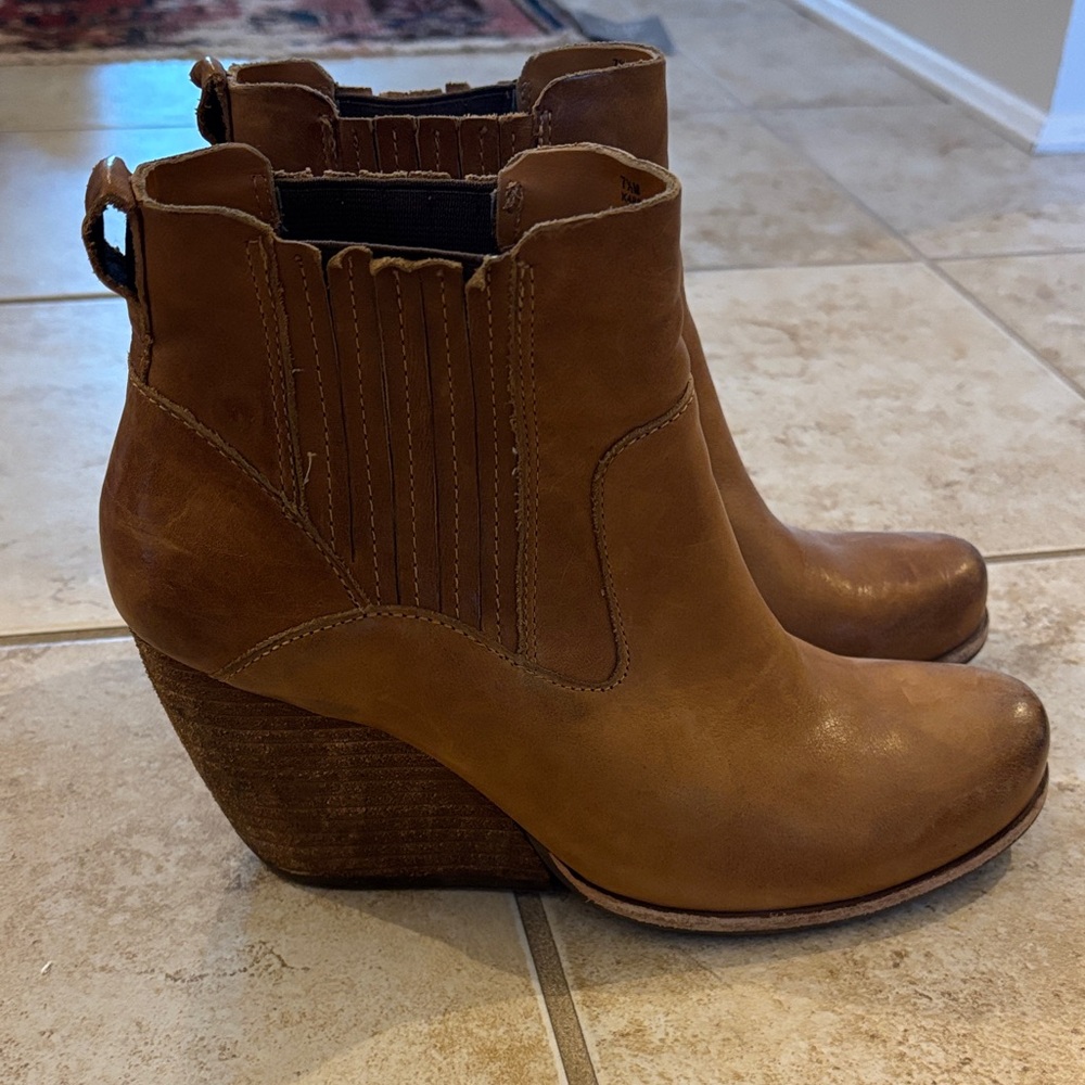 Kork Ease Brown Leather Ankle wedge Boots. Sz 7.5